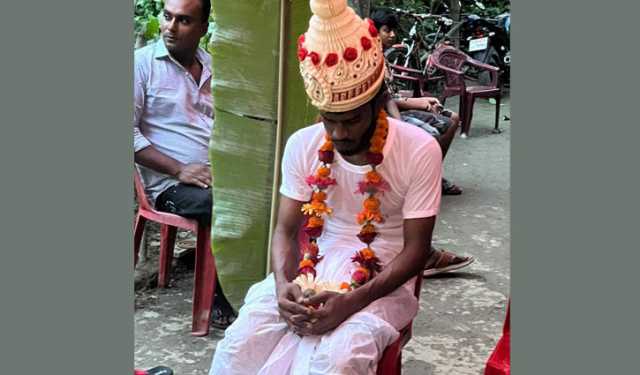 দুদিন অনশনের পর প্রেমিকের সঙ্গে এক সন্তানের জননীর বিয়ে