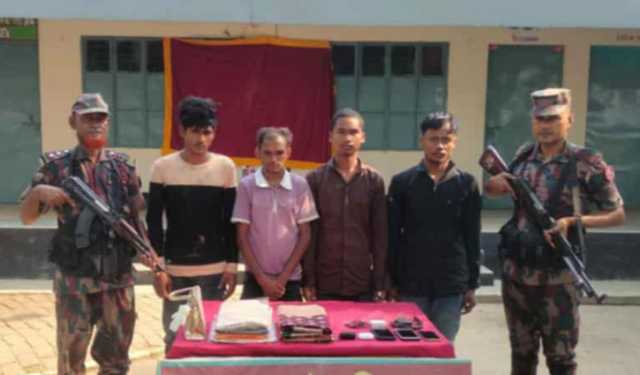 দিনাজপুর সীমান্তে ৪ বাংলাদেশি আটক