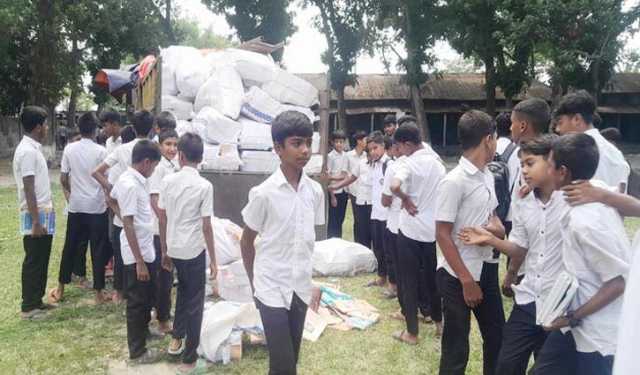 সরকারি বই ২০ টাকা কেজিতে বিক্রি, প্রধান শিক্ষক পলাতক