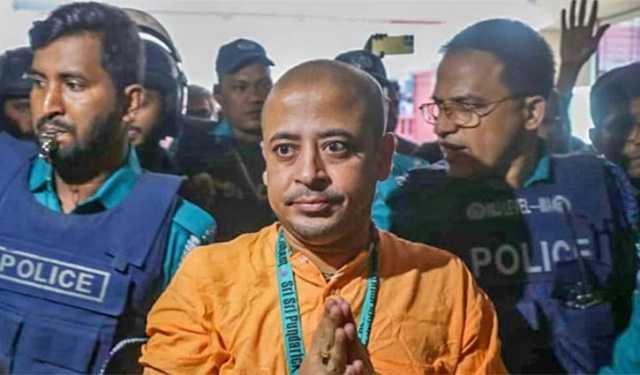 নতুন করে আরও ৪ মামলায় গ্রেপ্তার চিন্ময় 