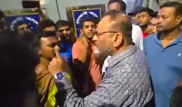 বিক্ষোভের মুখে মেজাজ হারালেন ঢাবি ভিসি
