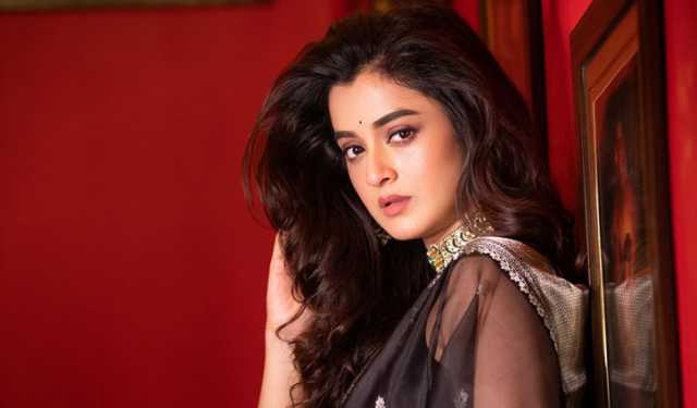 মা হতে ভয় পান দর্শনা?