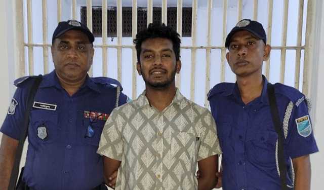 সাভারে পলাতক ছাত্রলীগ নেতা গ্রেপ্তার