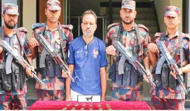 জুতার সোলে ২ কোটি টাকার স্বর্ণ, যুবক আটক