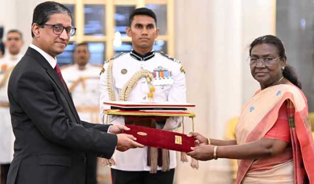 ভারতের রাষ্ট্রপতির কাছে বাংলাদেশ হাইকমিশনারের পরিচয়পত্র পেশ