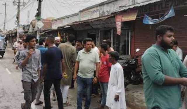 কুষ্টিয়ার খোকসায় প্রাইভেটকারে এসে জুয়েলার্সের সিন্দুক লুট