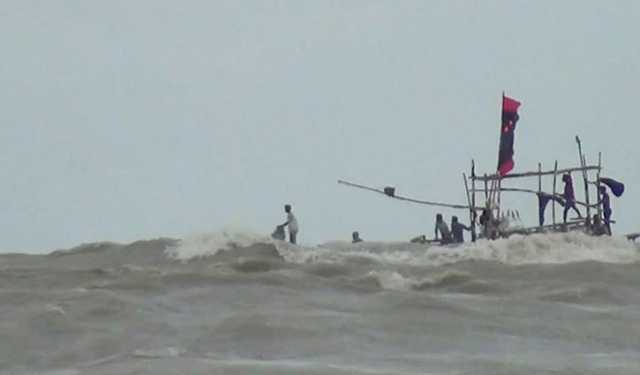 মেঘনায় ট্রলারডুবি: এক জনের লাশ উদ্ধার, নিখোঁজ আরো ৫