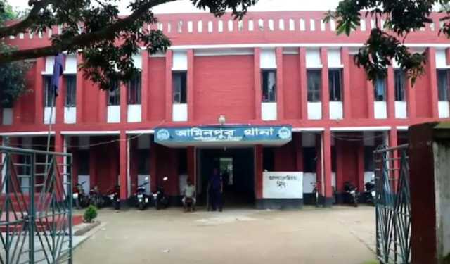 ঘুরতে বেরিয়ে ট্রাকচাপায় প্রাণ গেল তরুণ দুই বন্ধুর