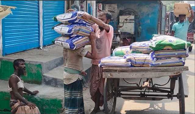বইছে মৃদু তাপপ্রবাহ, ভ্যাপসা গরমে দিশেহারা নিম্ন আয়ের মানুষ