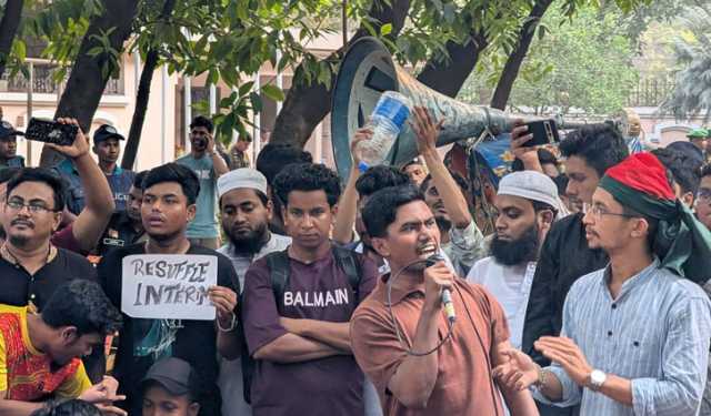 যমুনার সামনে স্লোগান: ‘বাহ ইন্টেরিম চমৎকার, খুনিদের পাহারাদার’