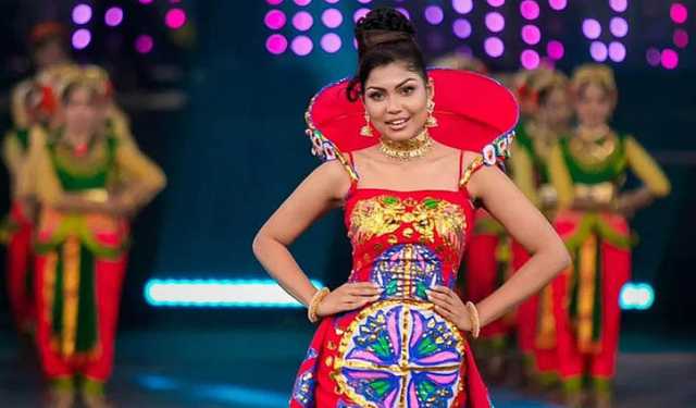 বিশ্বমঞ্চে অভিনব ‘রিকশা গাউন’
