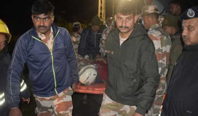 হাজার ফুট উঁচু থেকে তিস্তায় পর্যটকবাহী গাড়ি, নিহত এক, নিখোঁজ আট