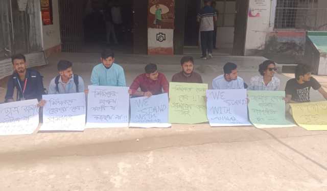 হলে সিট না দেওয়ায় নোয়াখালী সরকারি কলেজের হল সুপার লাঞ্ছিত