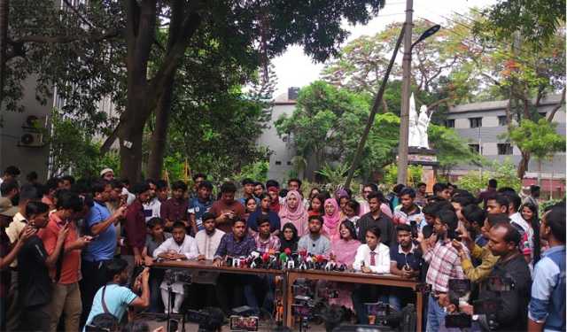 রবিবারের মধ্যে অন্তর্বর্তী প্রশাসন চান শিক্ষার্থীরা, না মানলে আন্দোলন