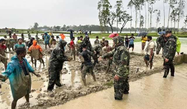 চট্টগ্রামে ক্ষতিগ্রস্ত বাঁধ মেরামতে সেনাবাহিনীর তাৎক্ষণিক উদ্যোগ