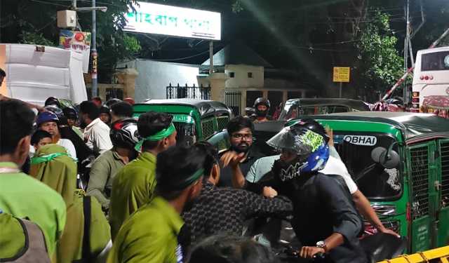 নার্সিং শিক্ষার্থীদের শাহবাগ অবরোধ, জনভোগান্তি চরমে