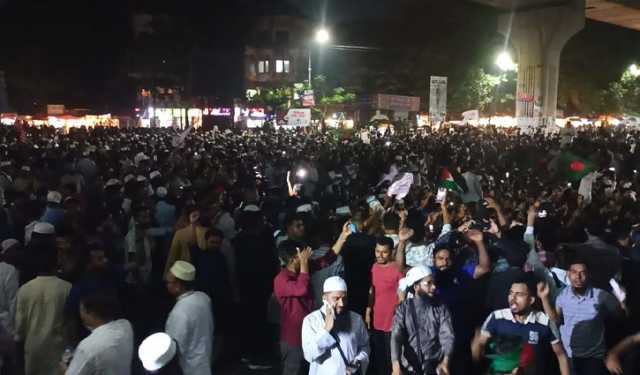 আ.লীগ নিষিদ্ধের দাবিতে স্লোগানে স্লোগানে মুখরিত শাহবাগ