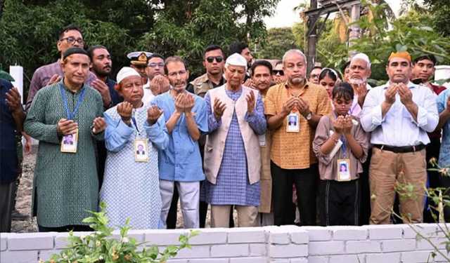 দেড় যুগ পর নিজ গ্রামে প্রধান উপদেষ্টা