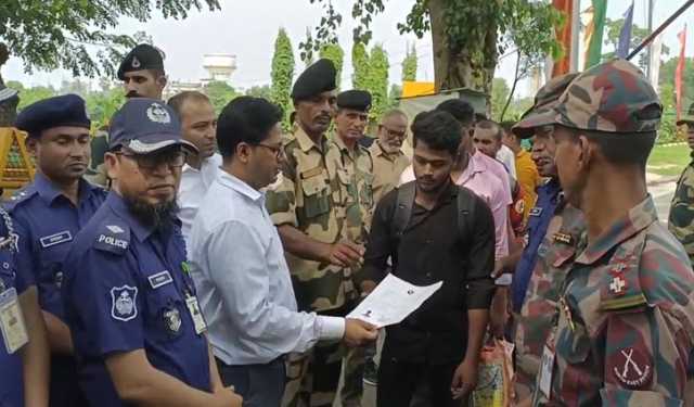 আখাউড়া সীমান্ত দিয়ে ফিরলেন ভারতে গ্রেপ্তার ১১ বাংলাদেশি