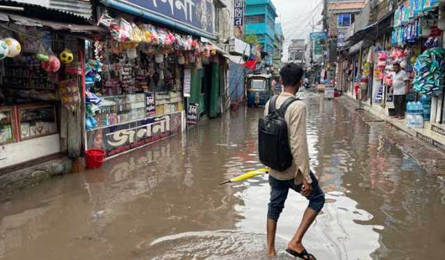 নিম্নচাপের প্রভাবে বাগেরহাটে টানা বৃষ্টি, নিম্নাঞ্চল প্লাবিত