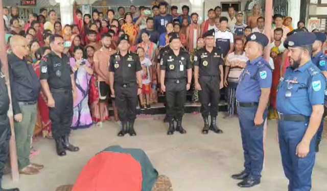 নিজ গ্রামে এএসপির পলাশ সাহার শেষকৃত্য 