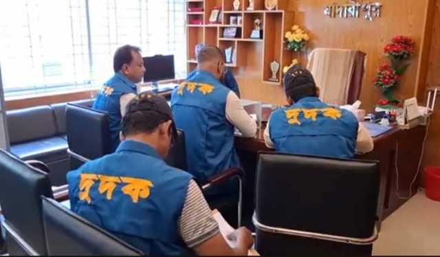 মাদারীপুর সদর হাসপাতালে দুদকের অভিযান