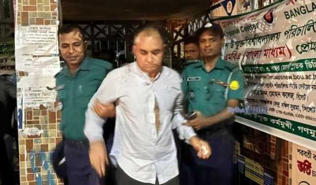 ইউপি চেয়ারম্যানকে গণপিটুনি দিয়ে পুলিশে সোপর্দ