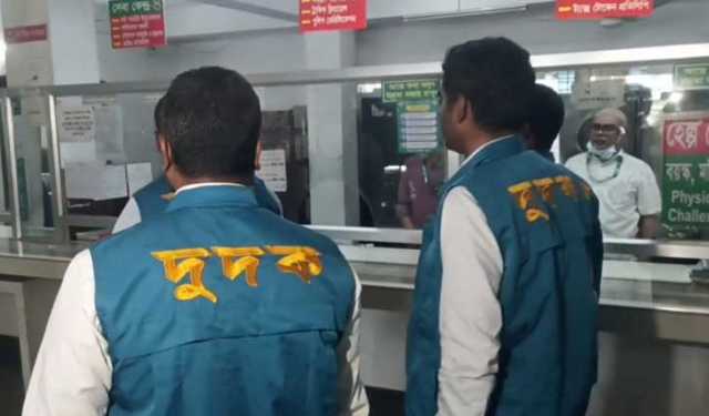 যশোর বিআরটিএ কার্যালয়ে দুদকের অভিযান, দালাল গ্রেপ্তার 