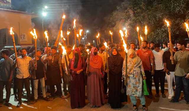 পাবনায় আ.লীগ নিষিদ্ধের দাবিতে মশাল মিছিল