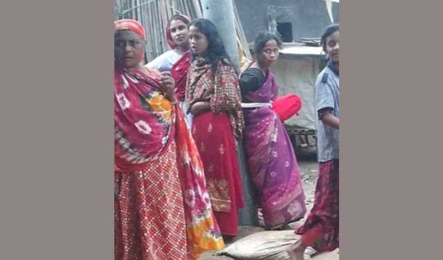 দিনাজপুরে মা-মেয়েকে খুঁটিতে বেঁধে নির্যাতন 