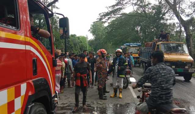 মাগুরায় বাসের ধাক্কায় মোটরসাইকেলের ৩ আরোহী নিহত