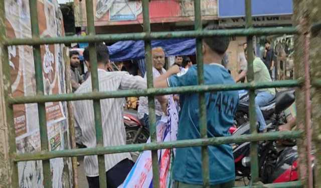 ইউএনও’র বিরুদ্ধে সংবাদ সম্মেলনে শিক্ষার্থীদের উপর হামলা