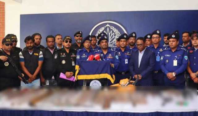 রাউজানে ১১টি আগ্নেয়াস্ত্র উদ্ধার, ৫ সন্ত্রাসী গ্রেপ্তার 