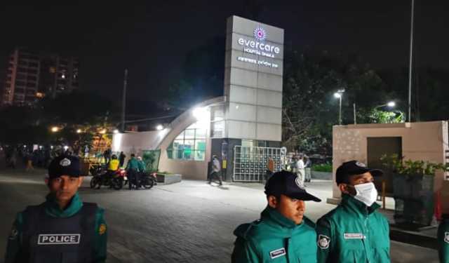 খালেদা জিয়াকে দেখতে হাসপাতালে প্রধান উপদেষ্টা