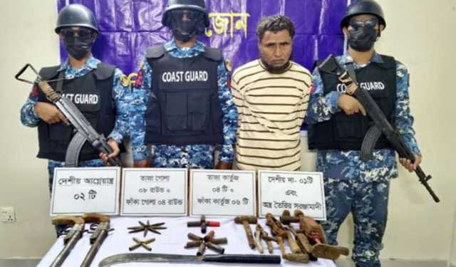 মহেশখালীতে কোস্ট গার্ডের অভিযানে অস্ত্র কারিগর আটক