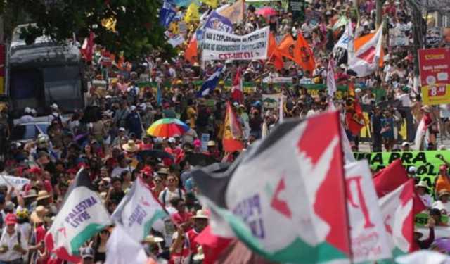 জলবায়ু সঙ্কট মোকাবিলায় পদক্ষেপের দাবিতে ব্রাজিলে বিশাল মিছিল