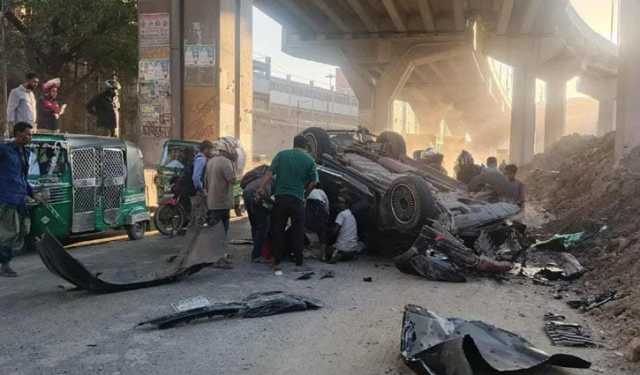 চট্টগ্রামে এক্সপ্রেসওয়ে থেকে ছিটকে পড়ল গাড়ি, নিহত ১