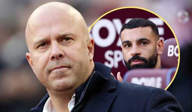 সালাহকে বেঞ্চে বসিয়ে স্লট বললেন, ‘সে অত্যন্ত গুরুত্বপূর্ণ লিভারপু