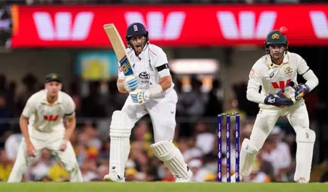 রুটের ব্যাটে লড়ল ইংল্যান্ড