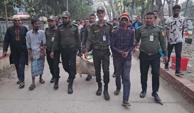 শরীয়তপুরে ওষুধ পাচারের সময় সদর হাসপাতালের ২ কর্মী আটক