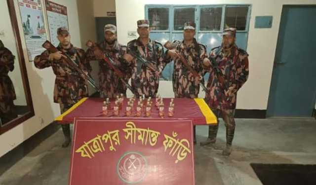 কুড়িগ্রামে বিজিবির অভিযানে মাদক ও মোটরসাইকেল জব্দ 