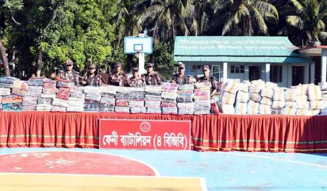 ফেনী সীমান্তে কোটি টাকার ভারতীয় শাড়ি-গরু জব্দ