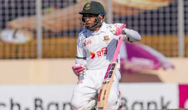 শততম টেস্টে সেঞ্চুরি করে ফিরলেন মুশফিক