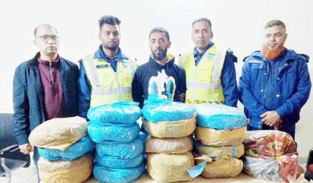 ২০ কেজি গাঁজাসহ কাভার্ড ভ্যান চালক গ্রেপ্তার