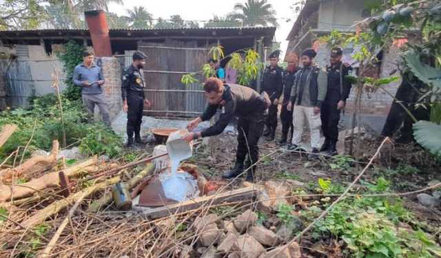 রস ছাড়াই গুড় তৈরি, রাজশাহীতে ৫ কারখানায় জরিমানা