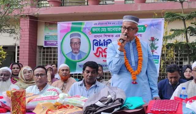 রাজকীয় সাজে টুকু স্যারকে বিদায় দিলেন হাকিমপুরবাসী