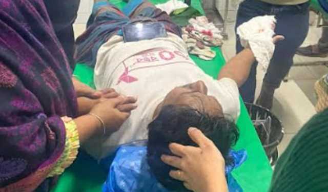 কলেজ শিক্ষকের আঙুল কেটে নিল দুর্বৃত্তরা 