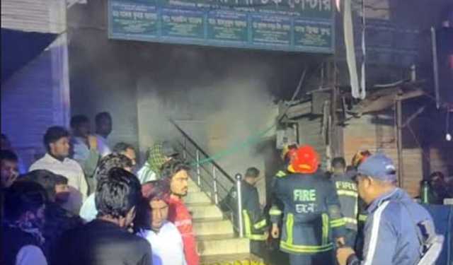 সাভারে বহুতল ভবনের আন্ডারগ্রাউন্ডে আগুন, পুড়লো কাপড়ের দোকান