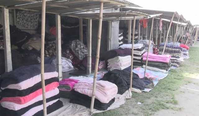 ৭৫ টাকায় সিরাজগঞ্জে মেলে শীতের কম্বল