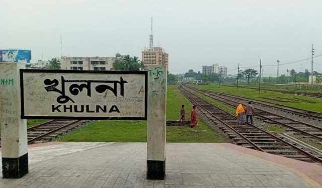 খুলনায় ট্রেনে কাটা পড়ে যুবকের মৃত্যু